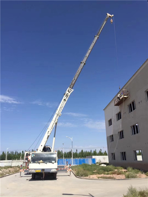 隆回县“轻装强干”—— 吊车的 “轻量化臂架” 技术