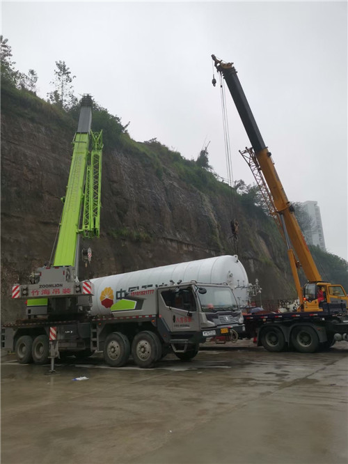 隆回县“不怕风雨冻”—— 吊车的 “恶劣环境适应” 技术